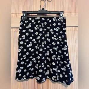 Hollister black and white floral skirt size Small